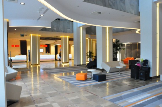 Lobby w Novotel Poznań Centrum