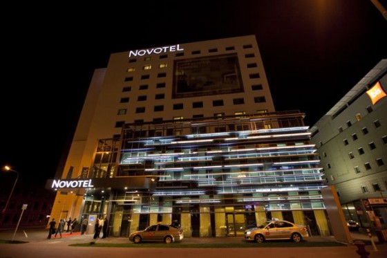 Novotel Łódź Centrum podświetlona fasada