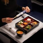 Tradycja w nowoczesnym wydaniu – ceramika z Manufaktury w Bolesławcu na pokładach PLL LOT